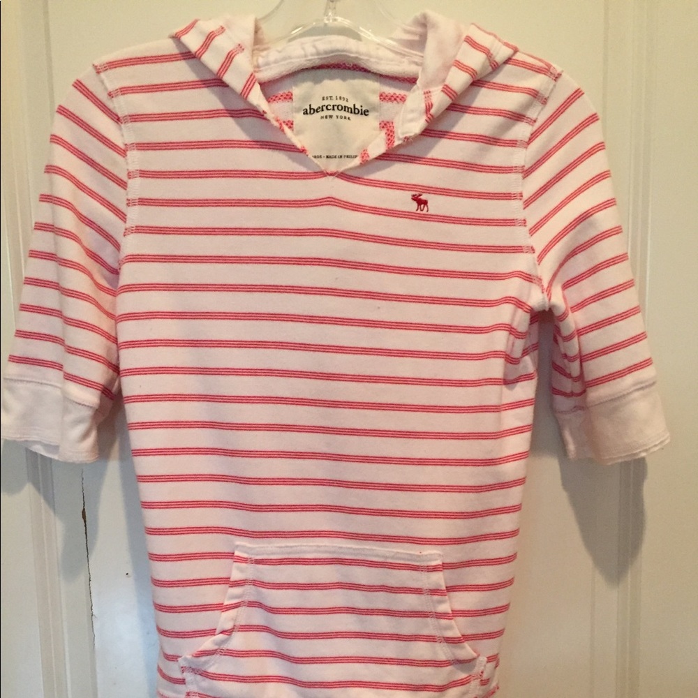 Abercrombie & Finch short sleeve sweatshirt